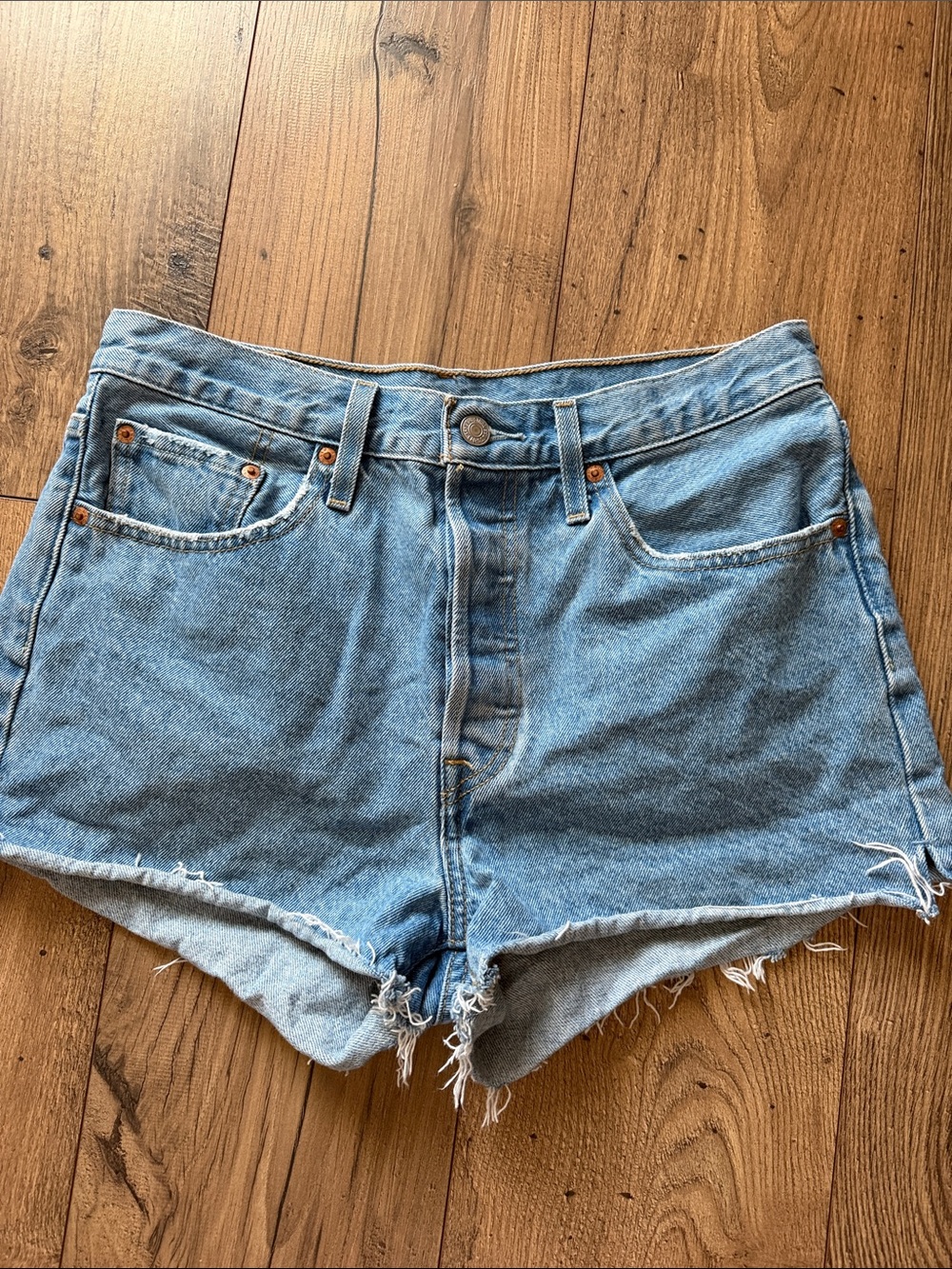 Levi’s 501 Original Button Fly Denim Shorts – Medium Wash, Size 29